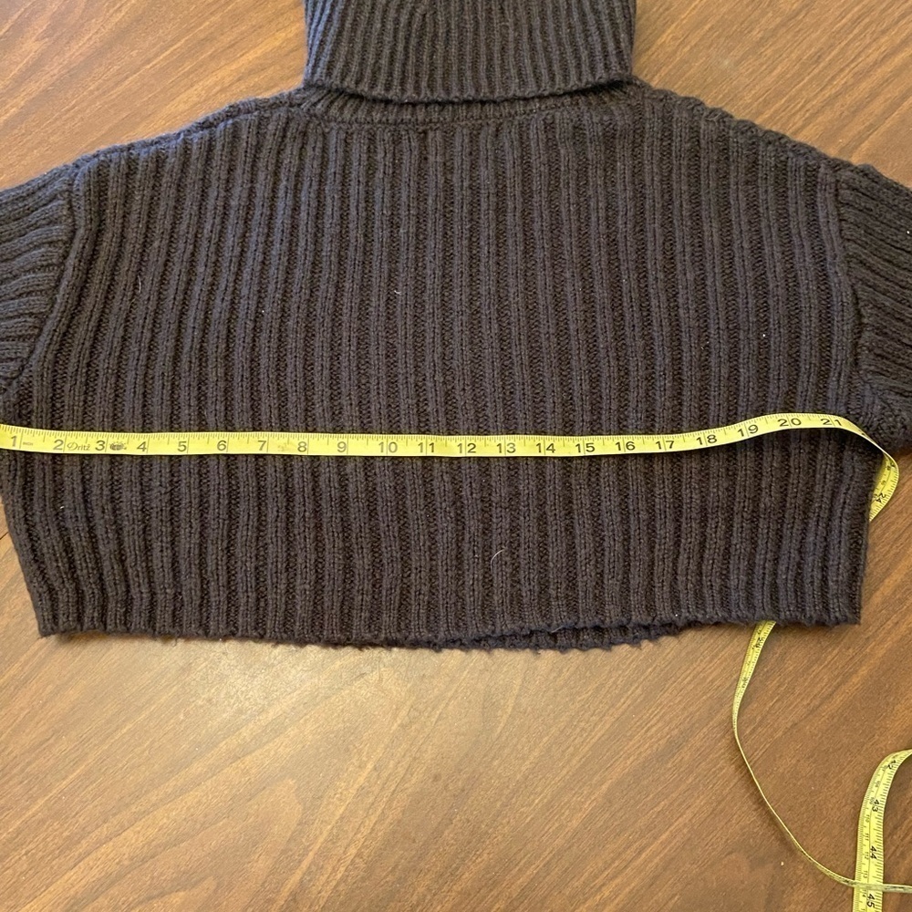 Urban Outfitters Cropped Charcoal Gray Chunky Cowl Neck Sweater – Size Small - Picture 8 of 12